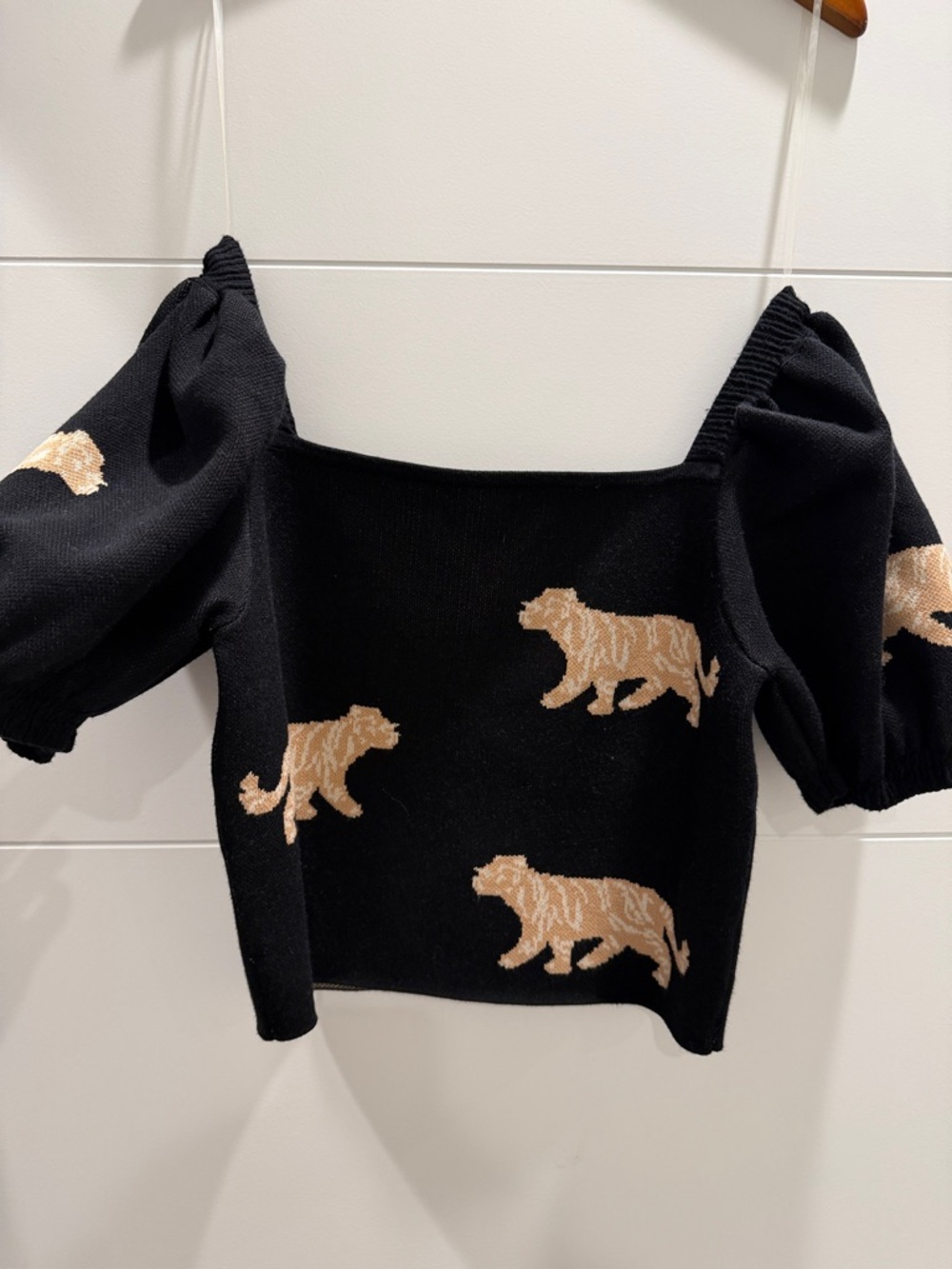 Black square neck puff sleeve tiger print sweater size medium NWT